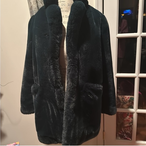 Apparis faux fur green coat - Picture 2 of 6